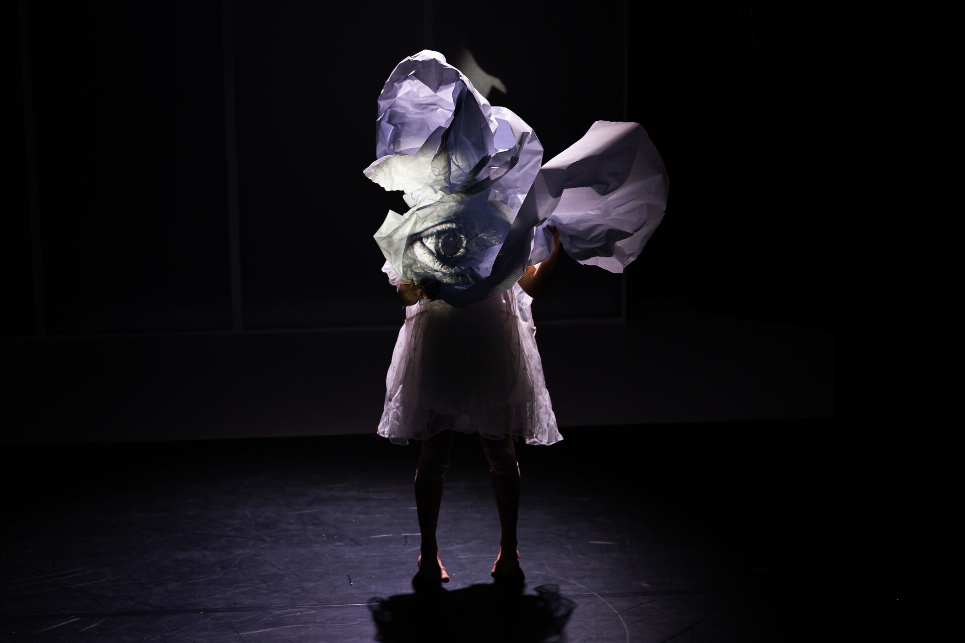 Rukojmí. Invisible IV. Adriana Štefaňáková. Foto: Romana Kovacs. 